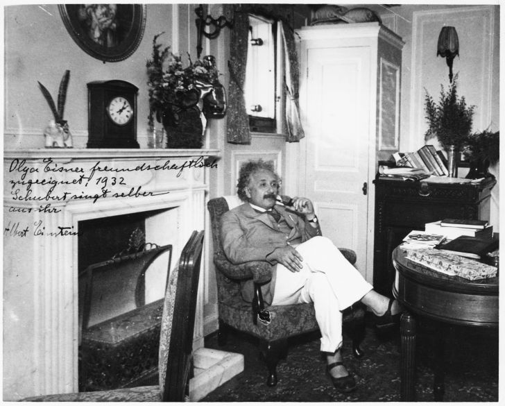 Einstein lounging Einstein lounging