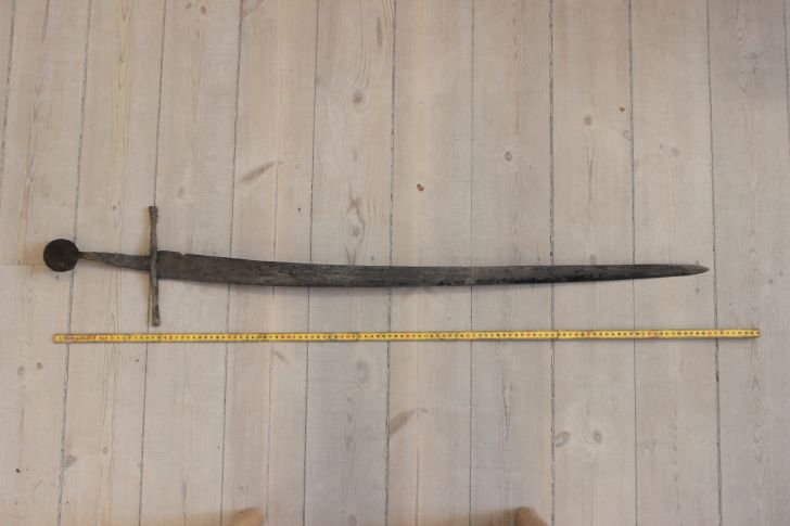 The sword next to a tape measure
