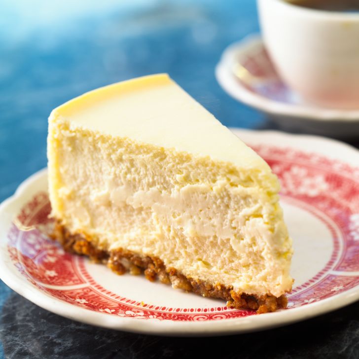 Cheesecake on plate.