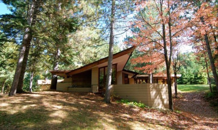 Frank Lloyd Wright-designed Lindholm House in Minnesota Frank Lloyd Wright-designed Lindholm House in Minnesota