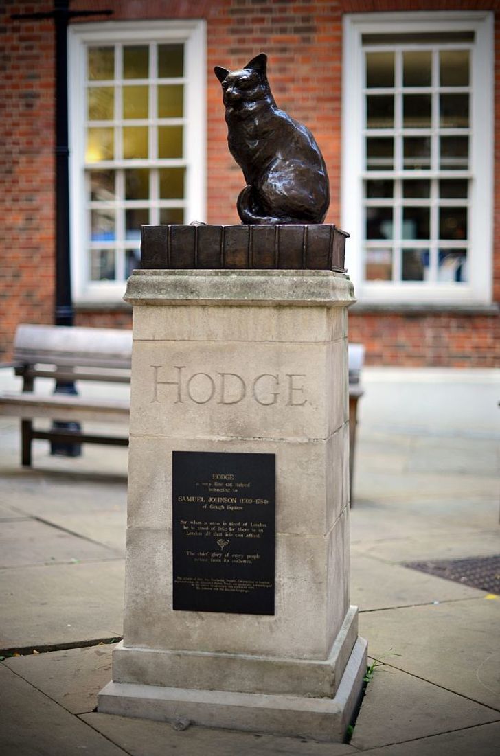 A 'talking statue' of Samuel Johnson's pet cat 'Hodge' is pictured in central London