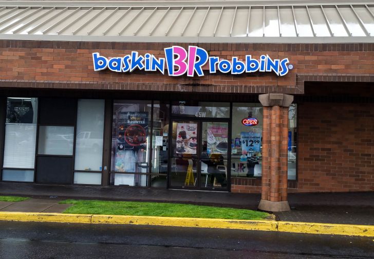 image of the exterior of a Baskin Robbins restaurant