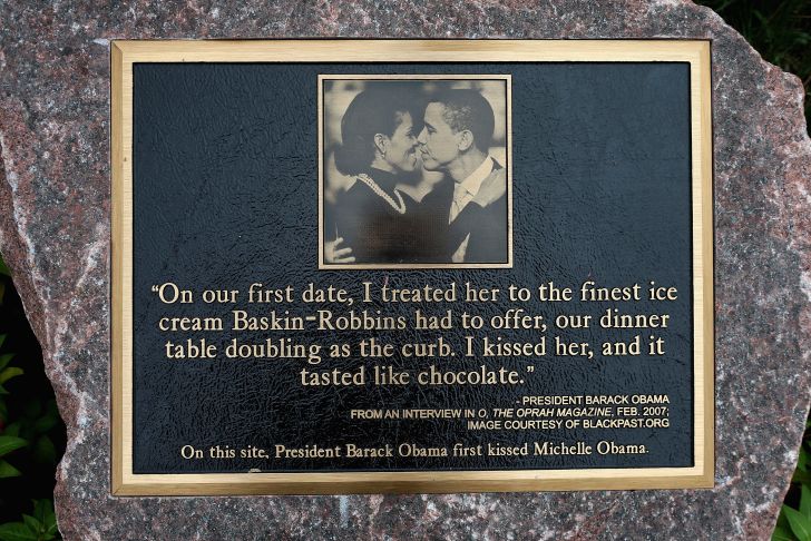 image of a plaque marking Michelle and Barack Obama's first kiss at a Baskin Robbins