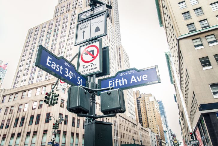 Image of New York City signs for the cross street between East 34th Street and 5th Avenue