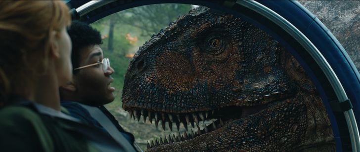 Bryce Dallas Howard and Justice Smith are trapped by the Carnotaurus in 'Jurassic World: Fallen Kingdom' (2018)