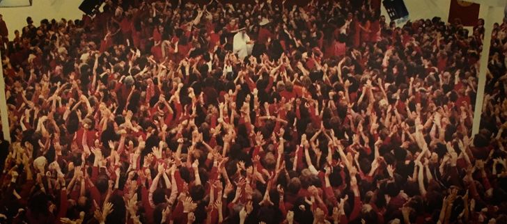 Bhagwan Shree Rajneesh holds court among his followers in Oregon