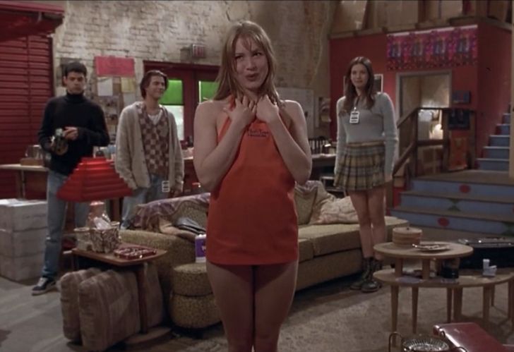Renée Zellweger, Rory Cochrane, Johnny Whitworth and Liv Tyler in 'Empire Records' (1995)