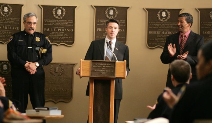 Reg E. Cathey, Aidan Gillen, and Jay Landsman in The Wire (2002)