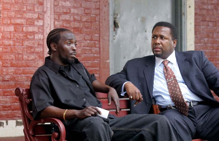 Wendell Pierce and Michael Kenneth Williams in The Wire (2002)