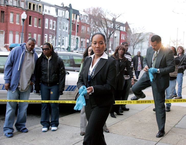 Sonja Sohn and Gregory L. Williams in The Wire (2002)