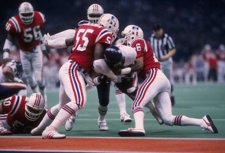 Quarterback Jim McMahon #9 of the Chicago Bears runs for a touchdown as Don Blackmon #55 and Raymond Clayborn #26 of the New England Patriots try to hold him during Super Bowl XX at the Louisiana Superdome in New Orleans, Louisiana on January 26, 1986