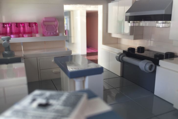 A kitchen model made of LEGO