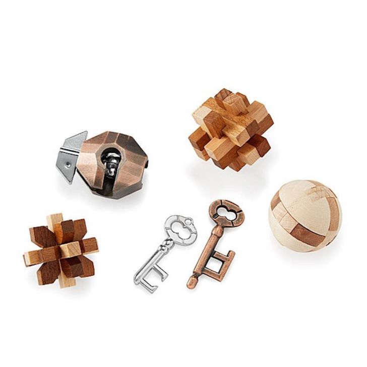 3D puzzle games made of metal and wood.