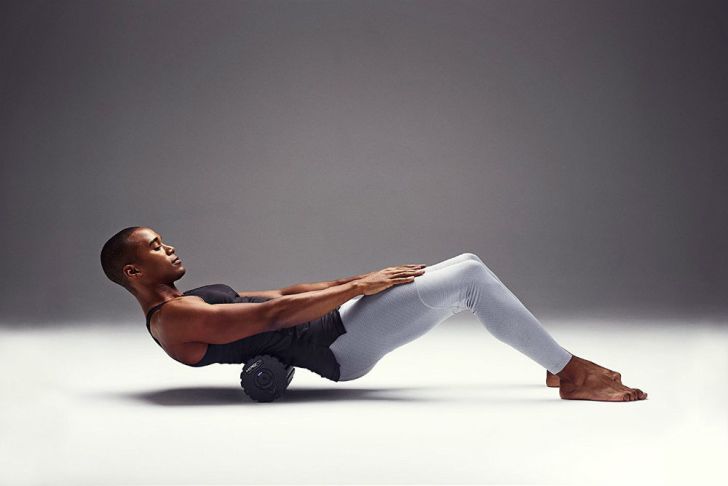 A model uses a Hyperice Vyper foam roller