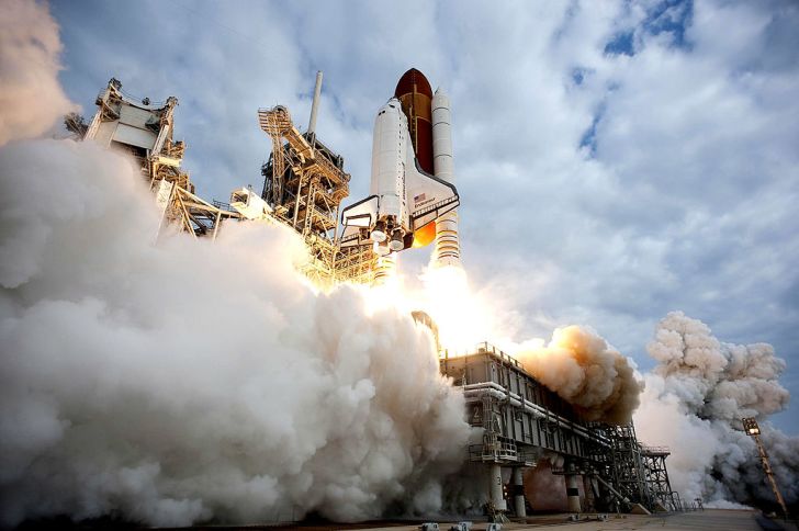 space shuttle Endeavour lifts off from Launch pad at Kennedy Space Center