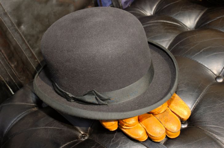 Bowler hat and gloves