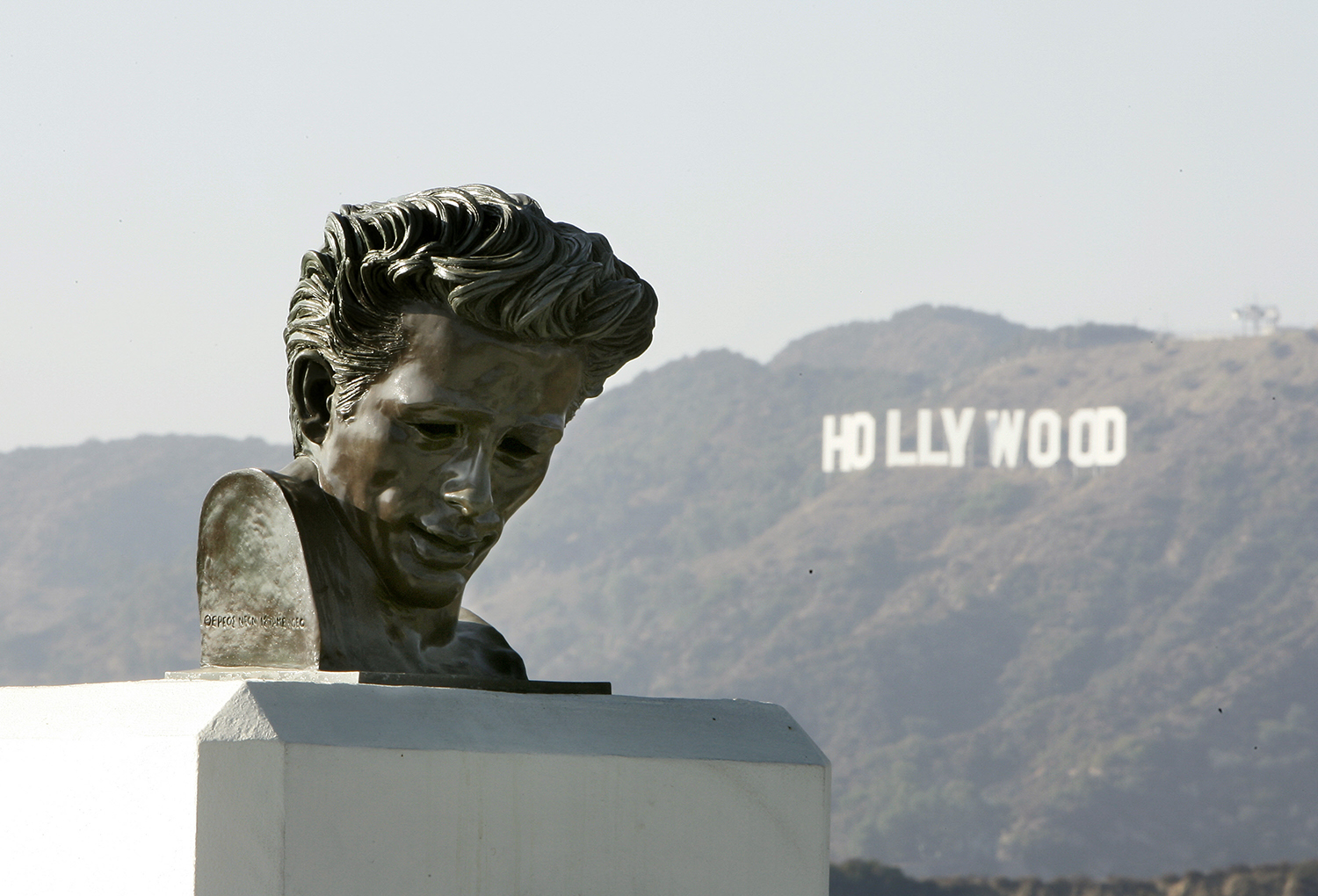 View of a statue of James Dean at the Griffith Observatory